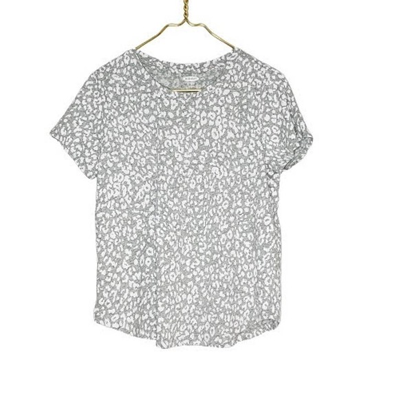 Old Navy Tops - old navy leopard tee everywear top gray white